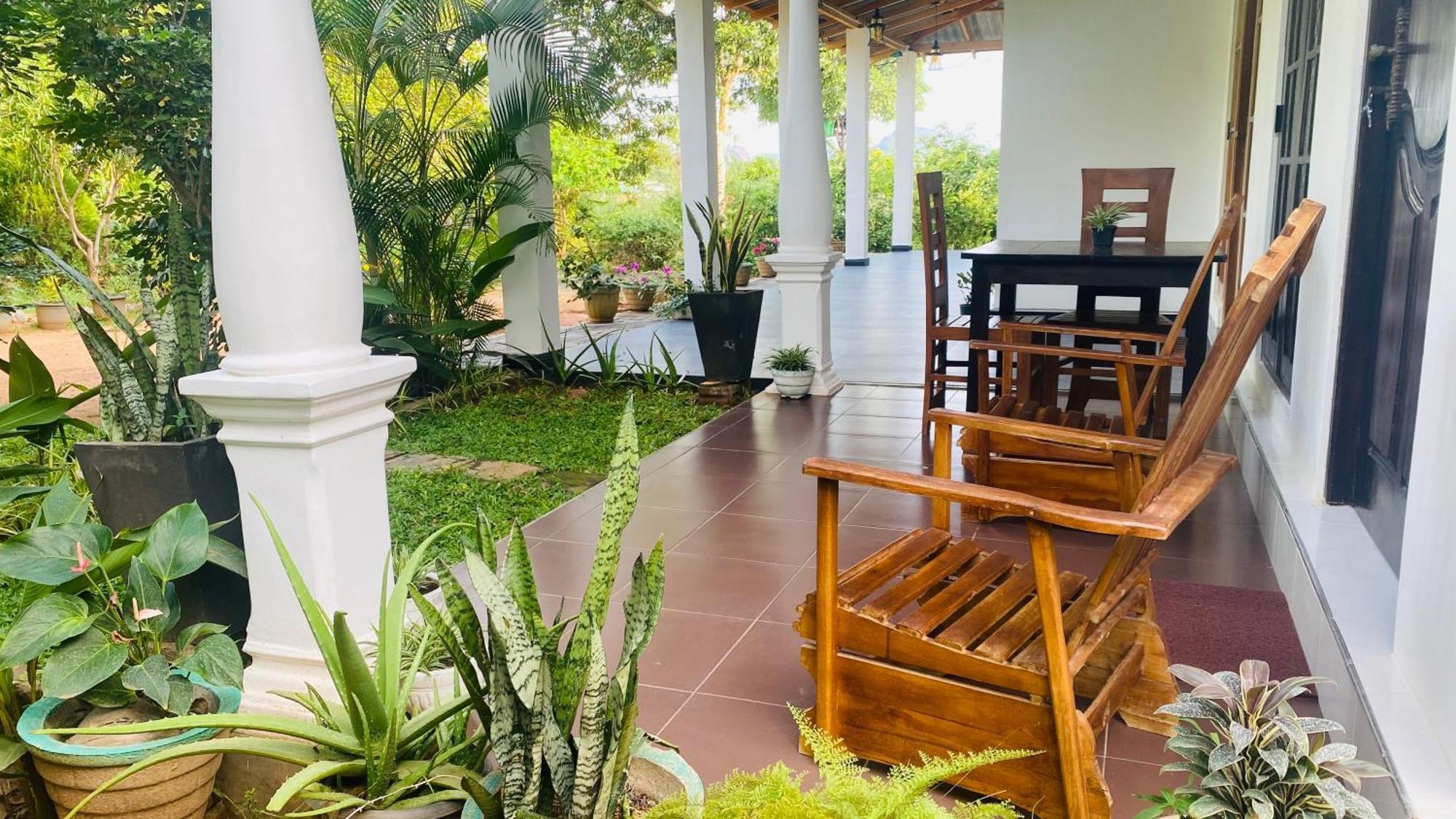 Fairview Dill Homestay Сигирия Екстериор снимка