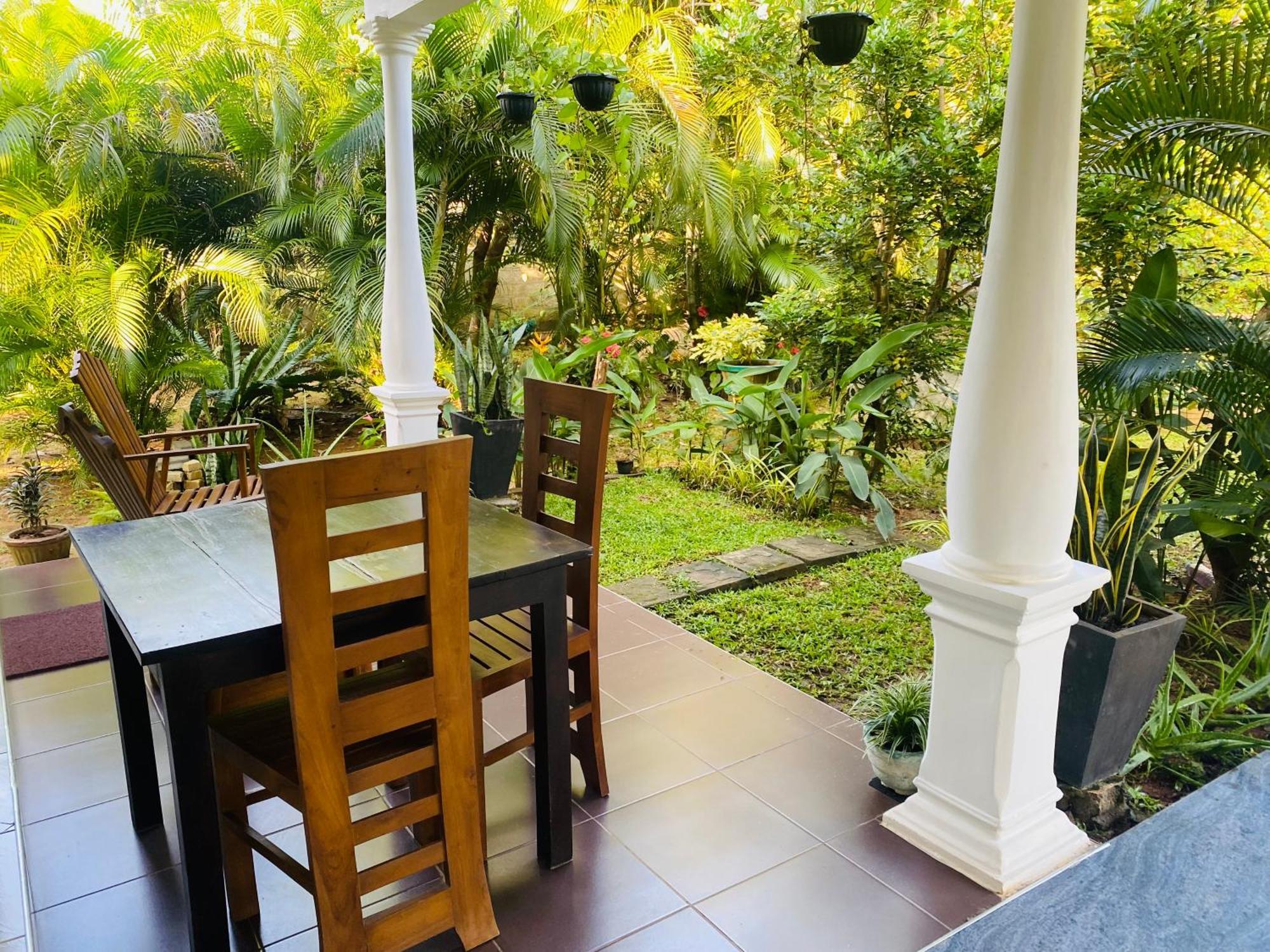 Fairview Dill Homestay Сигирия Екстериор снимка