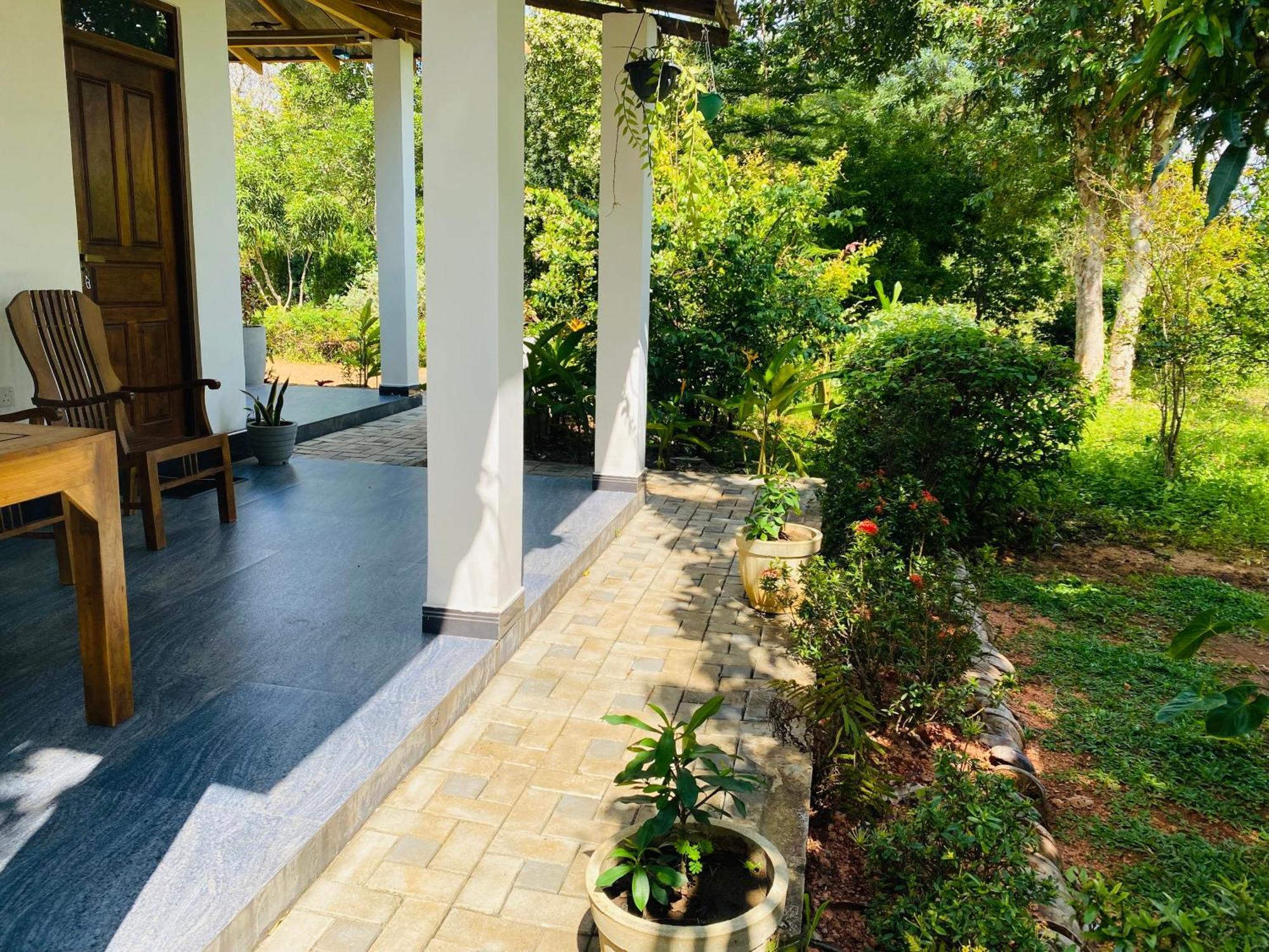 Fairview Dill Homestay Сигирия Екстериор снимка